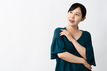 笑顔の若い女性のポートレート