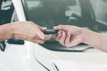 hand holding car keys