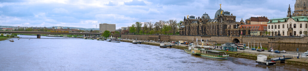Naklejka premium panoramic view of bank of the river Elbe with Brühl's Terrace in Dresden, Germany