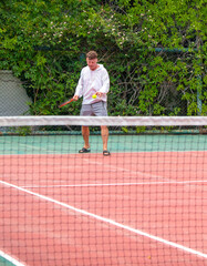 Obraz premium A man plays tennis on the court.