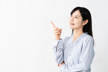 指をさす若い女性　ビジネスイメージ