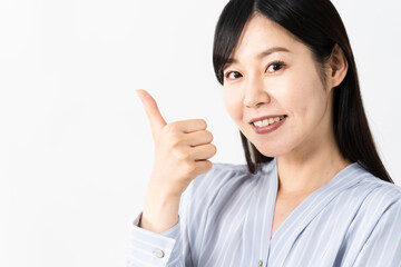 グッドサインをする若い女性　ビジネスイメージ