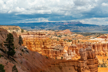 Bryce Canyon hoodoos and storm clouds, Bryce Canyon national park, Utah, USA.