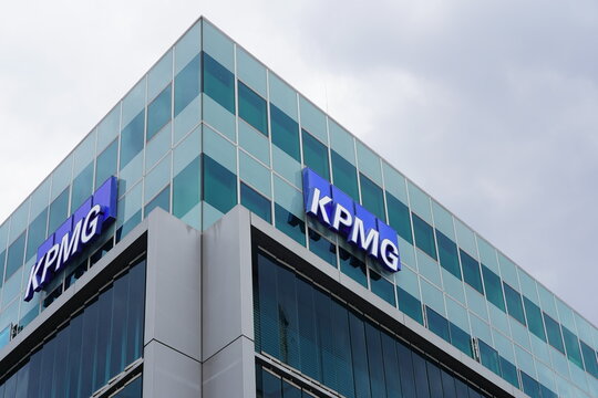 Die Wirtschaftspr&uuml;fungsgesellschaft KPMG in Berlin am 11.05.2023