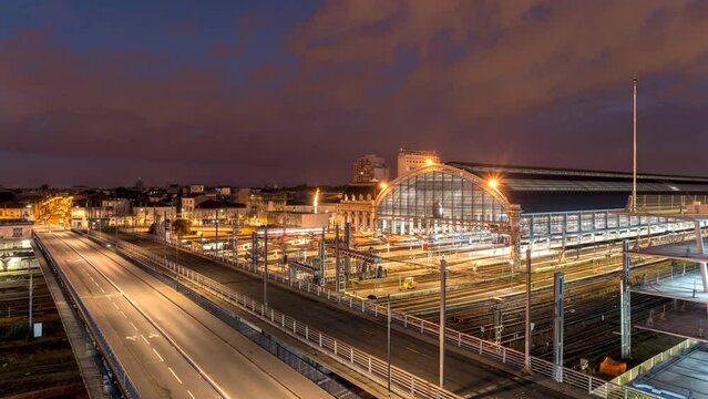 Timelapse de la gare bordeaux saint jean au lever du soleil