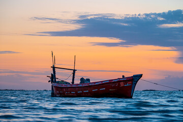 Fototapeta premium Sunset view with cloudy sky at Gadani Beach with dhow boat