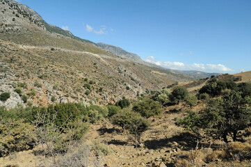 Fototapeta na wymiar Les gorges de Vorizia près de Zaros en Crète