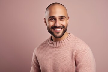 Obraz premium Medium shot portrait photography of a satisfied man in his 30s wearing a cozy sweater against a pastel or soft colors background. Generative AI