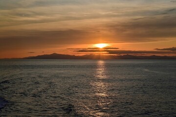 Obraz premium 津軽海峡上で見た幻想的な夕焼け情景