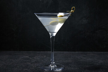 Glass of martini with olives on dark background - obrazy, fototapety, plakaty