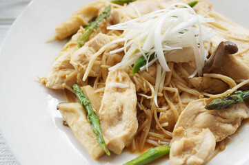 鶏胸肉ときのこのおかず