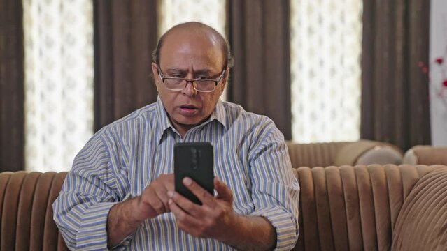 Indian Old Man Sees A Shocking News While Scrolling Through Phone