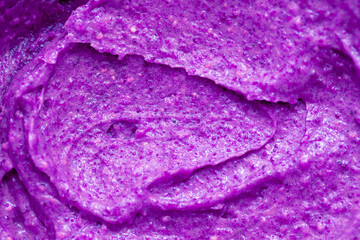 Obraz premium Berry yoghurt ice cream. Smoothies from fresh fruits and berries. Ice cream texture. Delicious sweet dessert close-up as a background.