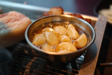 Koreans eat pork and garlic together