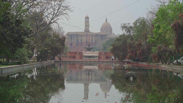 Rajpath and Central Vista lawns renamed as Kartavya Path in poor air quality, low visibility, grey smog, foggy mist sky with reflection, New Delhi, India, Asia