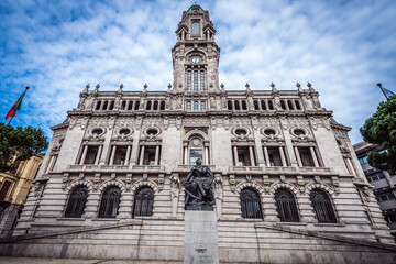 Obraz premium Statue of Almeida Garrett in front of City Hall in Santo Ildefonso area of Porto, Portugal