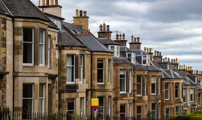Obraz premium Old traditional houses in Scotland - Edinburgh