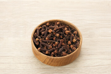 Dried cloves (cengkeh), dried herbs served in small bowl
