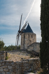 Moulin De Daudet à Fontvieille en Provence. Moulin Provençal près des Baux de Provence dans les...