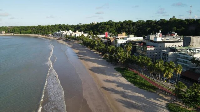 beautiful beach and stunning sea (praia linda e o mar deslumbrante)