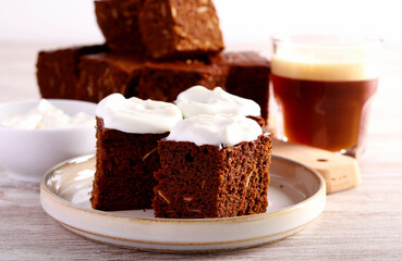 Gingerbread brownies with sliced almond