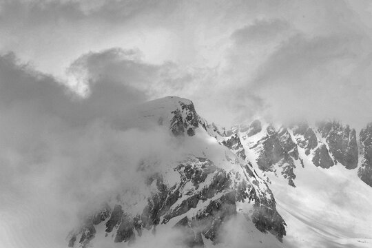 Montagne et nuage