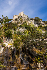 Jardin Exotique d'Eze avec ses plantes succulentes sur le sommet du piton rocheux