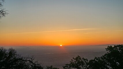 Fototapeta na wymiar sunrise over the valley 