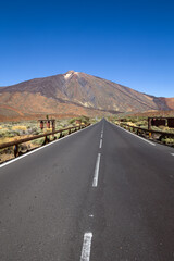 Strada sul vulcano Teide a Tenerife