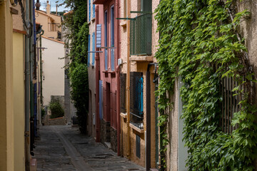 Fototapeta na wymiar Stolling down the small streets of Collioure