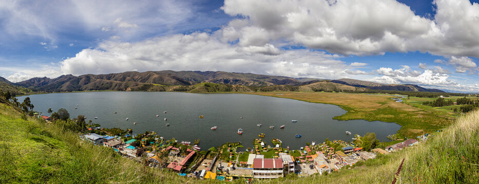Laguna de Paca desde mirador Jauja, Jun&iacute;n, Per&uacute;
