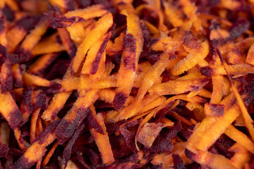 Sliced into thin slices of red-orange carrots in the kitchen