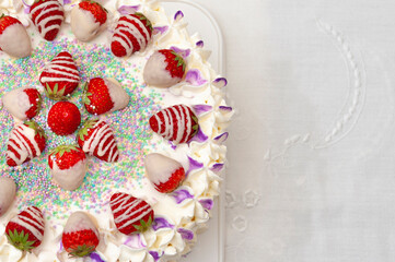 Obraz na płótnie Canvas Happy Birthday to You: Beautifully Decorated Cake with Strawberries and Confetti