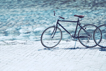 Obraz na płótnie Canvas 河川敷に停車するロードバイク
