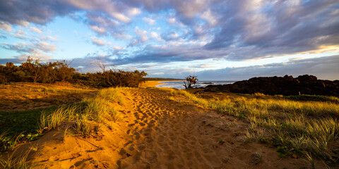 colorful sunrise on the wreck rock beach in deepwater national park near agnes water and town of 1770, gladstone region in queensland, australia  rural australia landscape, red sand beach © Jakub
