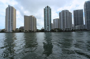 Fototapeta na wymiar Miami river downtown the city during winter cloudy day (Florida, USA)