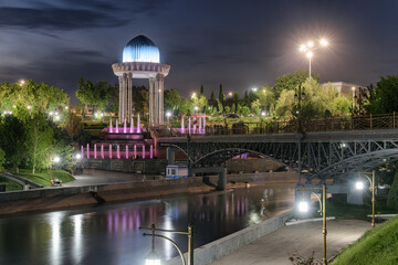 Rotunda at the Memorial Shakhidlar Hotirasi complex in evening