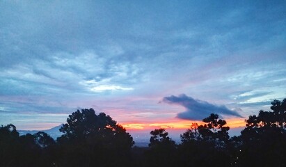 Naklejka premium sunset in the mountains