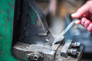 narzędzie metalowe, ostrzenie.