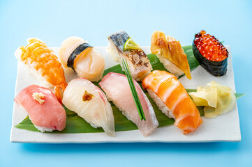 皿に盛った握り寿司