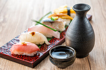 皿に盛った握り寿司