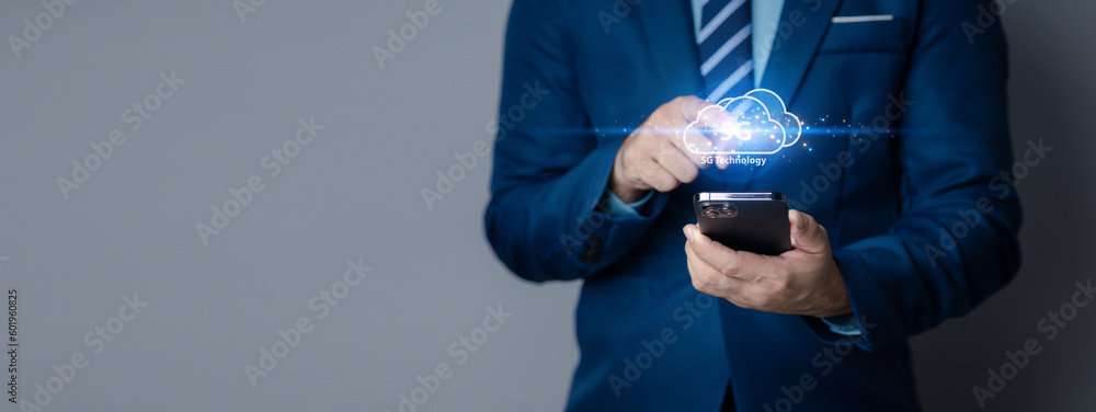 Fototapete businessman with 5g technology hologram, 5g networking, data forwarding and internet use efficiency 