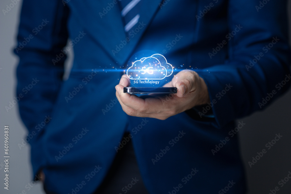Fototapete businessman with 5g technology hologram, 5g networking, data forwarding and internet use efficiency 