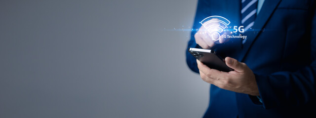 Businessman with 5g technology hologram, 5g networking, data forwarding and internet use efficiency...