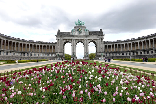 Entr&eacute;e du parc du cinquantenaire &agrave; Bruxelles