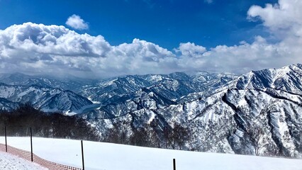 奥只見丸山スキー場の雪山の風景