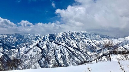 奥只見丸山スキー場の雪山の風景