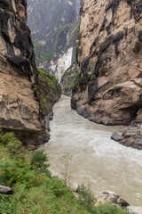 Fototapeta na wymiar Jinsha river in Tiger Leaping Gorge, Yunnan province, China