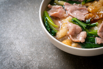 Noodles with Pork in Gravy Sauce