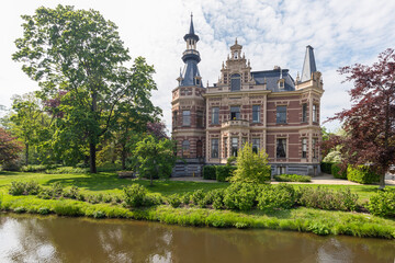 Fototapeta na wymiar 18th century country estate Zwaanwijck along the river Vecht near the Dutch village of Nigtevecht.